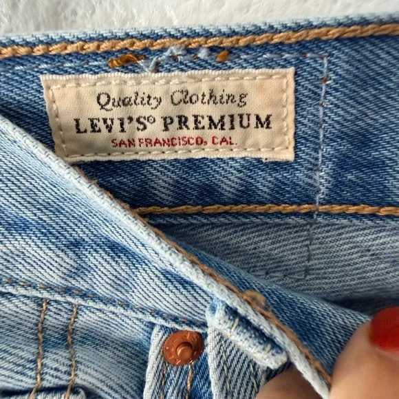 Levi's Women's Sz 24 501 90's Ever Afternoon Light Wash Straight Leg Loose Fit - Picture 4 of 12
